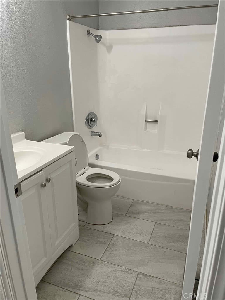 Residential Lease for rent at 40155 178th E, Palmdale, Los Angeles County, CA featuring 4 beds and 2 baths