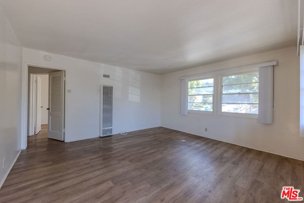 Residential Lease for rent at 3821 Lockland Drive 5, Los Angeles, Los Angeles County, CA featuring 1 bed and 1 bath