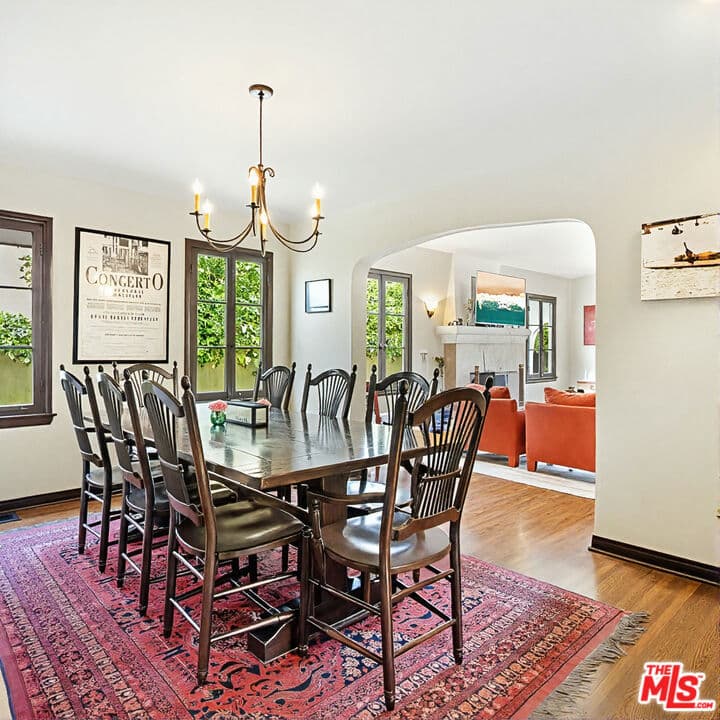 Single Family Residence for rent at 2317 Pearl Street, Santa Monica, CA featuring 2 beds and 2 baths