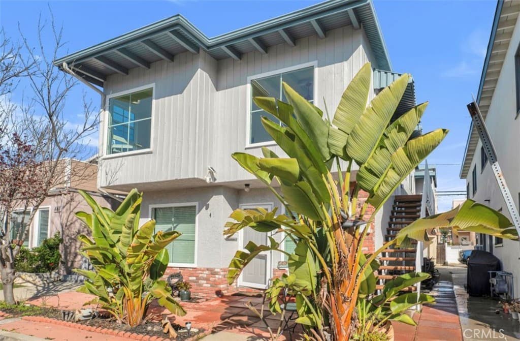 Duplex for rent at 451 30th Street, Hermosa Beach, CA featuring 3 beds and 2 baths