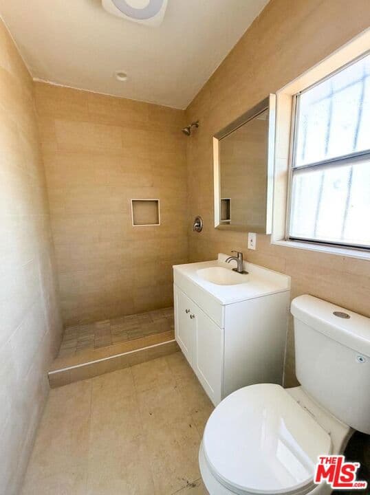 Condominium for rent at 10218 Darby Avenue 4, Inglewood, CA featuring 2 beds and 1 bath