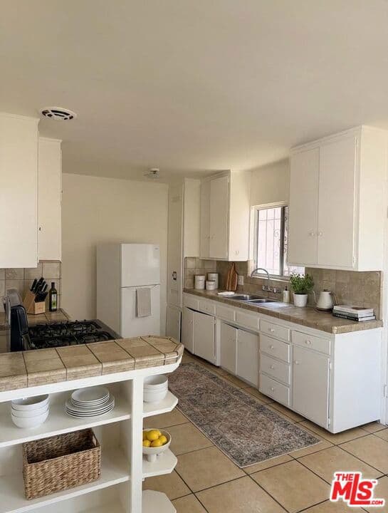 Condominium for rent at 10218 Darby Avenue 1, Inglewood, CA featuring 1 bed and 1 bath