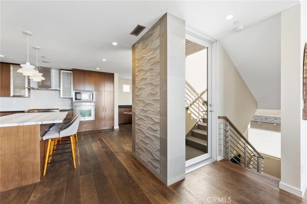 Townhouse for rent at 726 Loma Drive, Hermosa Beach, CA featuring 3 beds and 4 baths