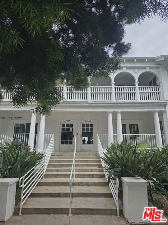Residential Lease for rent at 1708 N Gramercy Place 101, Los Angeles, Los Angeles County, CA featuring 2 beds and 2 baths