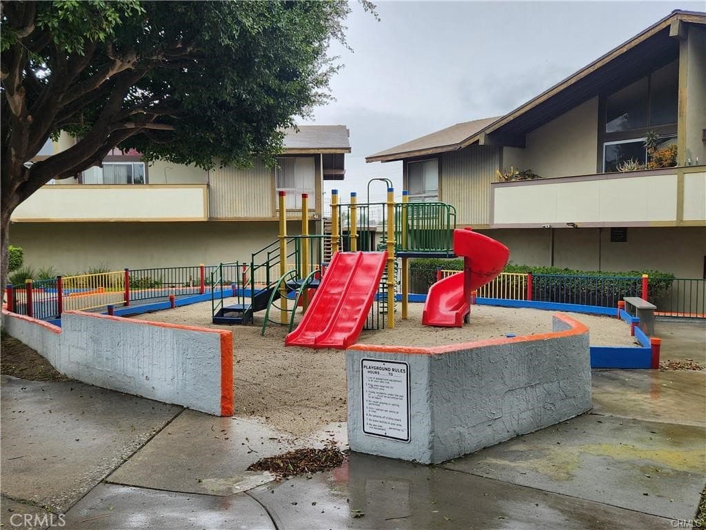 Condominium for rent at 23314 Sesame Street J-17, Torrance, CA featuring 1 bed and 1 bath