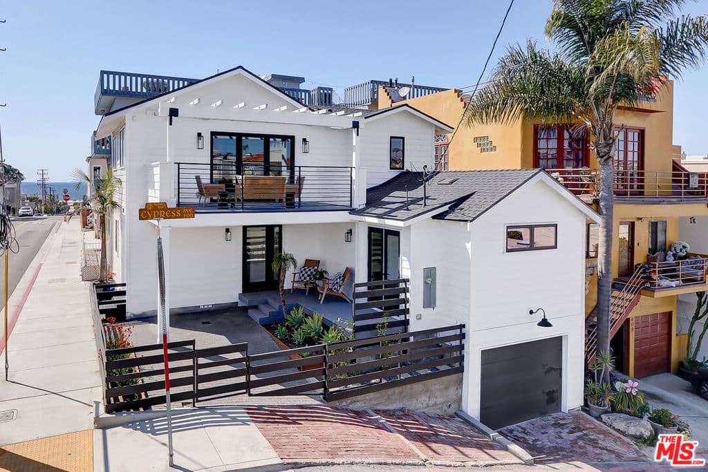 Single Family Residence for rent at 439 8Th Street, Hermosa Beach, CA featuring 3 beds and 3 baths