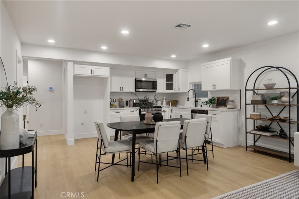 Residential Lease for rent at 2706 S Cochran Street, Los Angeles, Los Angeles County, CA featuring 4 beds and 2 baths