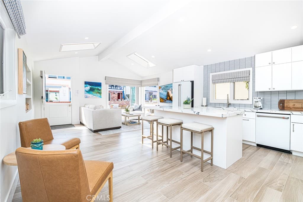 Duplex for rent at 117 35th, Newport Beach, CA featuring 3 beds and 3 baths
