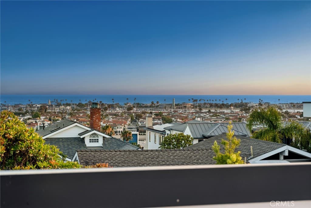 Condominium for rent at 1511 Cliff Drive, Newport Beach, CA featuring 5 beds and 5 baths
