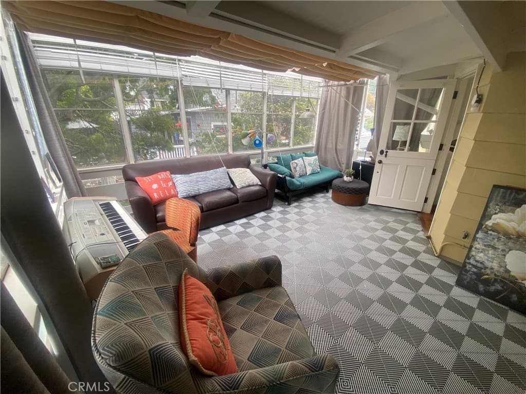 Apartment for rent at 274 3 Diamond Street, Laguna Beach, CA featuring 3 beds and 3 baths