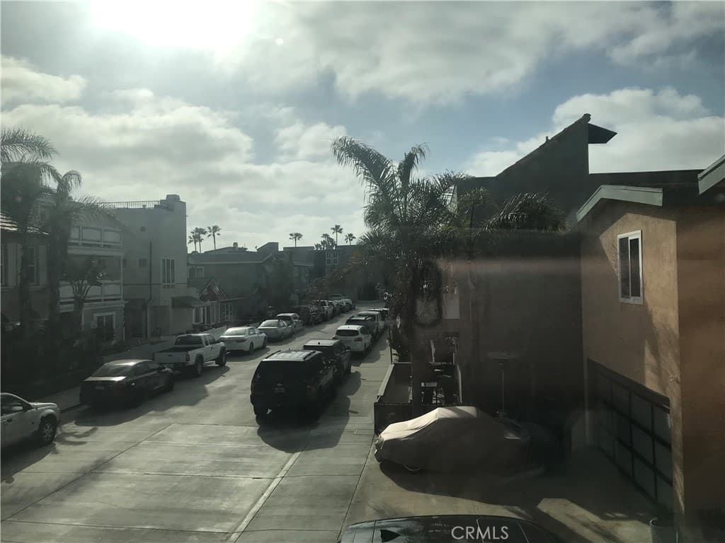 Condominium for rent at 111 19th Street, Newport Beach, CA featuring 3 beds and 2 baths