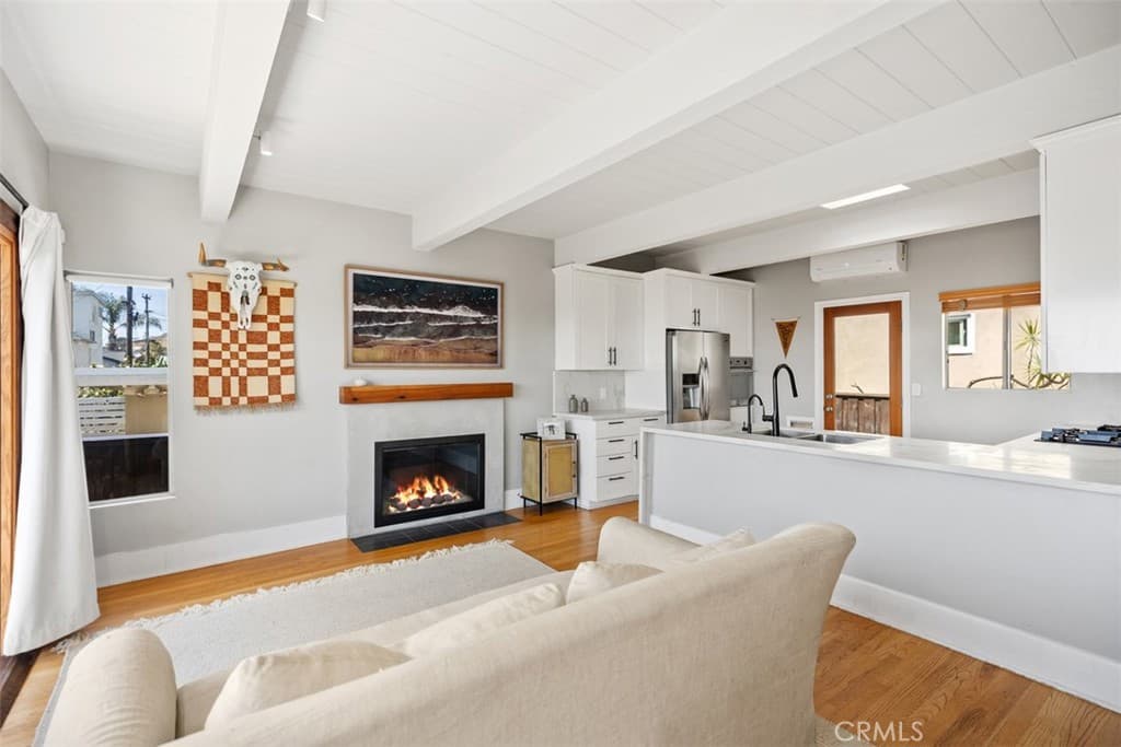 Single Family Residence for rent at 31888 Hillside, Laguna Beach, CA featuring 2 beds and 2 baths