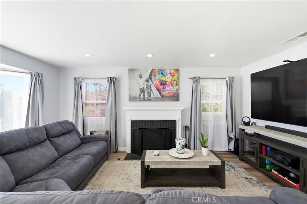 Duplex for sale at 711 Stepney Street, Inglewood, CA