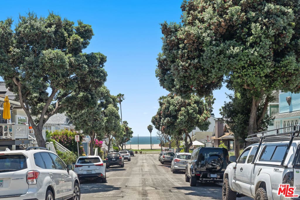 Single Family Residence for rent at 157 Hart Avenue, Santa Monica, CA featuring 4 beds and 4 baths