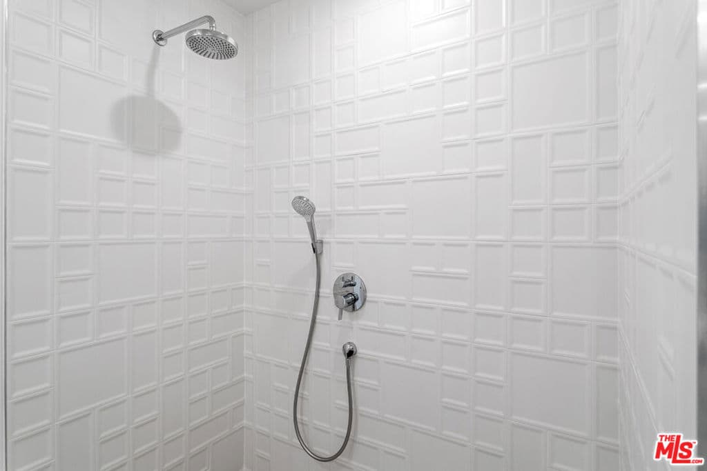 Residential Lease for rent at 1650 Sawtelle Boulevard 106, Los Angeles, Los Angeles County, CA featuring 2 beds and 2 baths