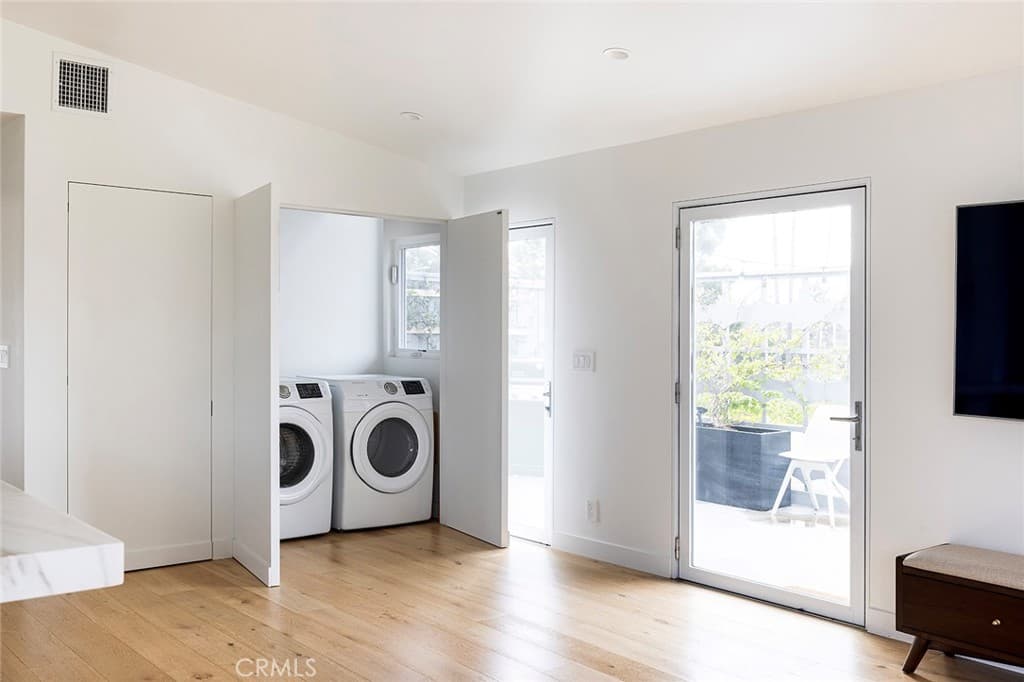 Condominium for rent at 1504 Westcliff Drive 5, Newport Beach, CA featuring 2 beds and 2 baths