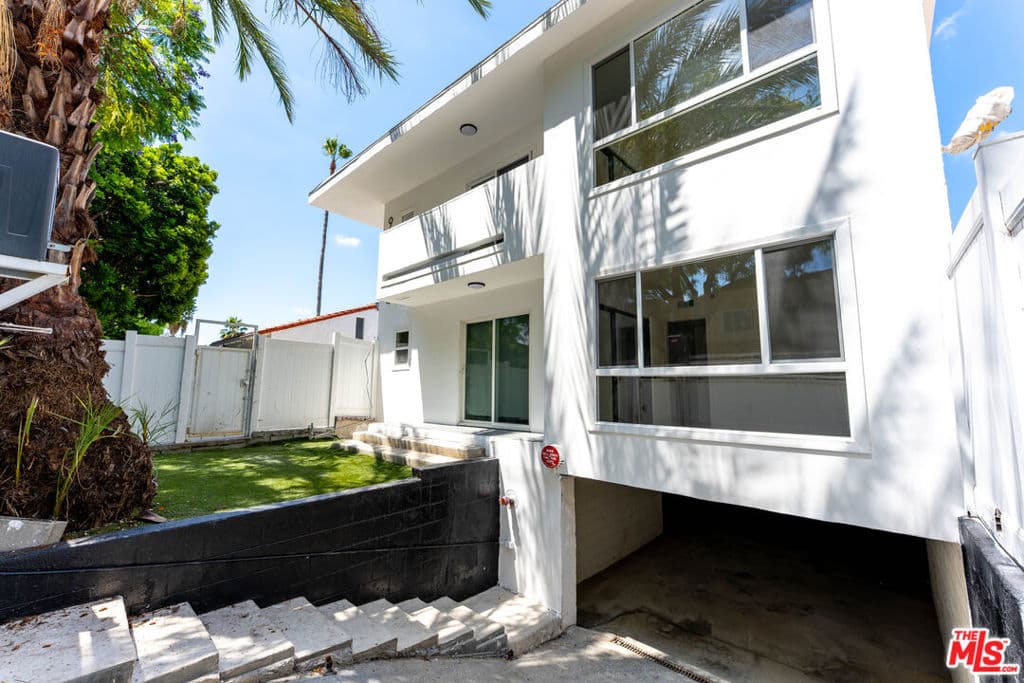 Condominium for rent at 929 N Stanley Avenue 2, West Hollywood, CA featuring 2 beds and 1 bath