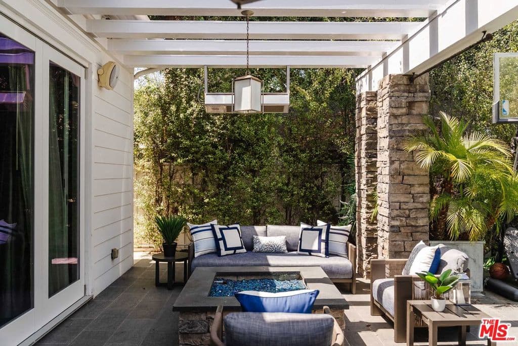 Single Family Residence for rent at 356 E Rustic Road, Santa Monica, CA featuring 4 beds and 5 baths