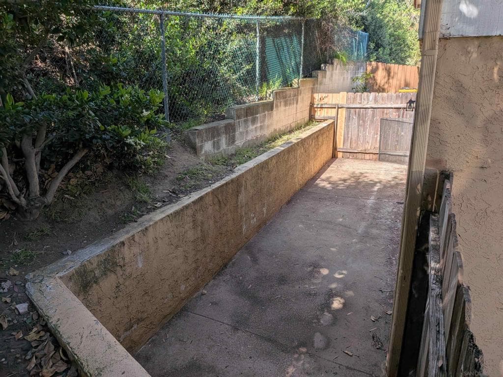 Residential Lease for rent at 315 Pomelo Dr., Vista, San Diego County, CA featuring 2 beds and 1 bath