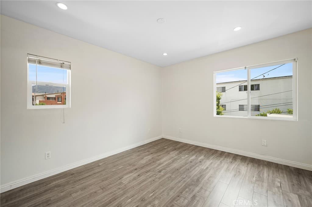 Single Family Residence for rent at 532 W Harvard St, Glendale, CA featuring 2 beds and 3 baths