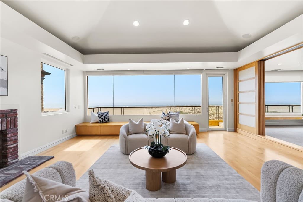 Single Family Residence for rent at 1554 E Oceanfront, Newport Beach, CA featuring 4 beds and 6 baths