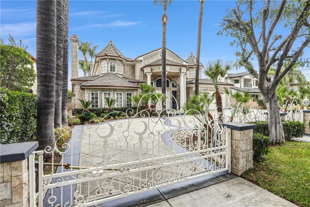 Residential Lease for rent at 1410 S 10TH AVE, Arcadia, Los Angeles County, CA featuring 6 beds and 6 baths
