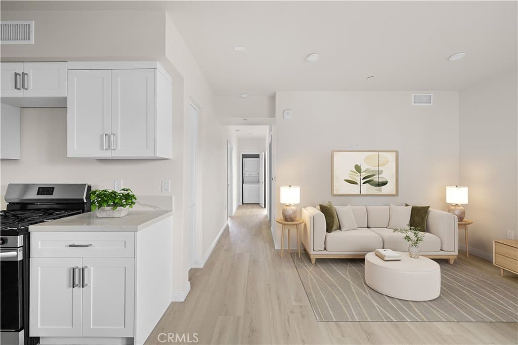 Residential Lease for rent at 1818 S Norton Avenue 203, Los Angeles, Los Angeles County, CA featuring 2 beds and 2 baths