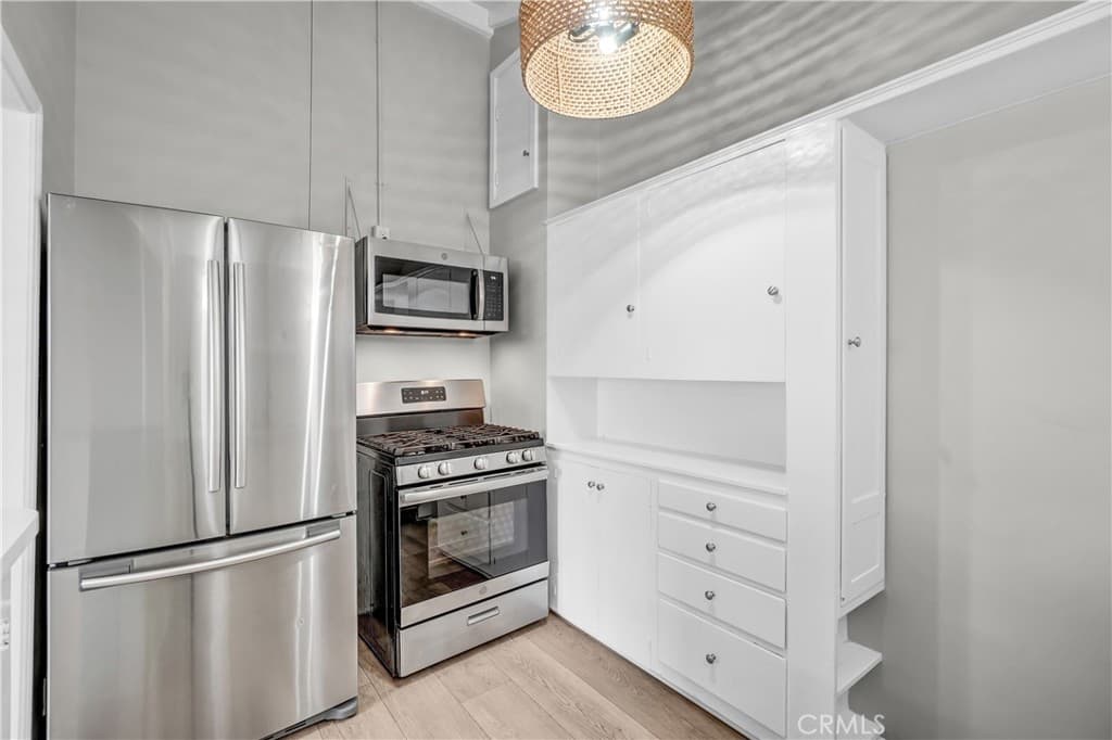 Duplex for rent at 320 Sapphire, Newport Beach, CA featuring 2 beds and 2 baths