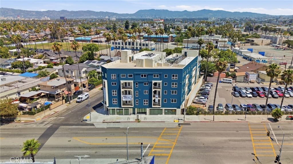 Residential Lease for rent at 1818 S Norton Avenue 207, Los Angeles, Los Angeles County, CA featuring 2 beds and 2 baths