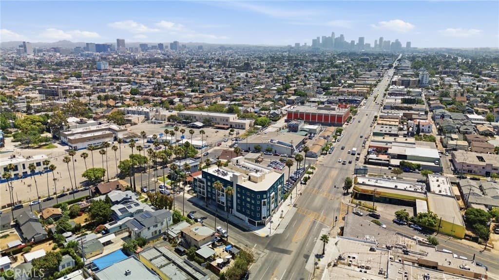 Residential Lease for rent at 1818 S Norton Avenue 208, Los Angeles, Los Angeles County, CA featuring 2 beds and 2 baths