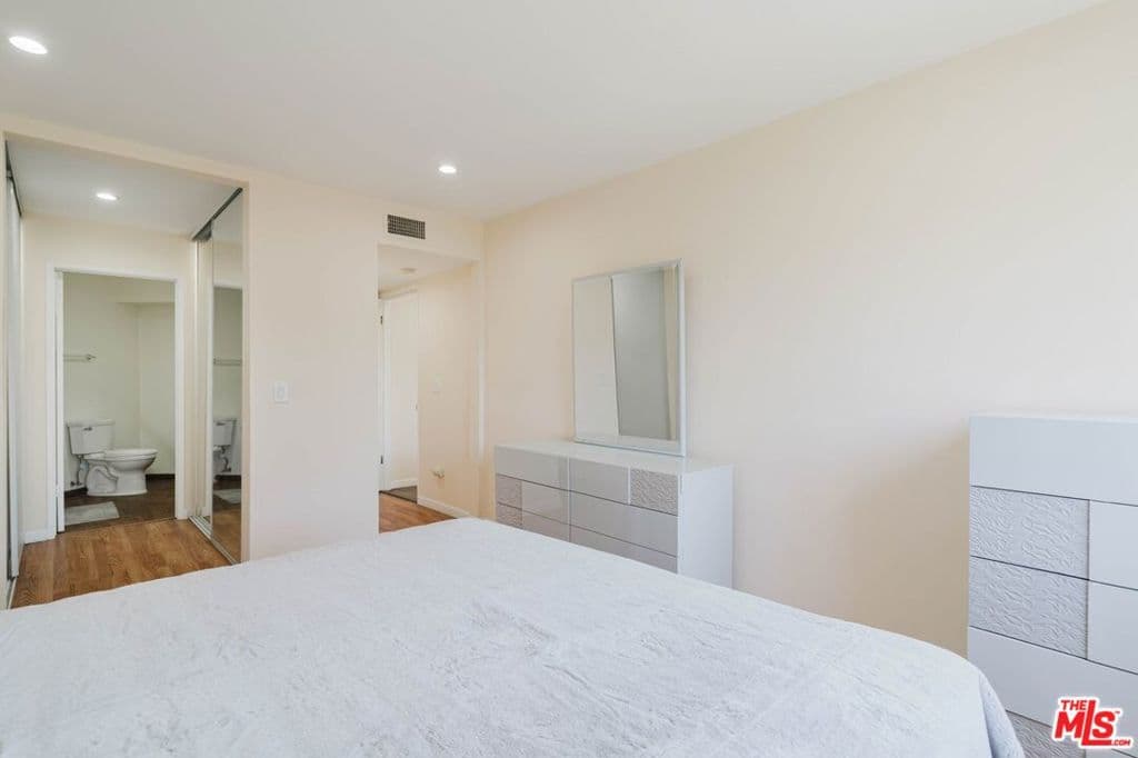 Condominium for rent at 345 N Jackson Street 309, Glendale, CA featuring 2 beds and 2 baths
