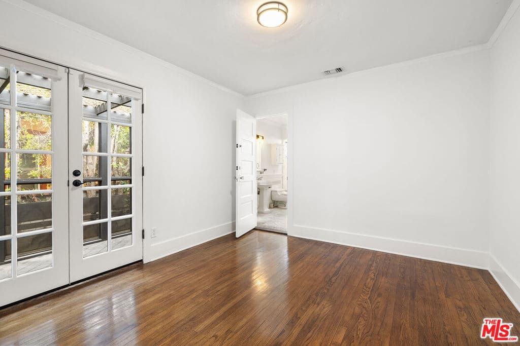 Single Family Residence for rent at 521 Westbourne Drive, West Hollywood, CA featuring 3 beds and 2 baths