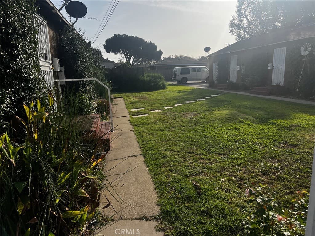 Apartment for rent at 4612 1/2 W 111th, Inglewood, CA and 1 bath