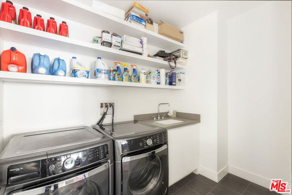 Single Family Residence for rent at 2234 5th Street, Santa Monica, CA featuring 4 beds and 5 baths
