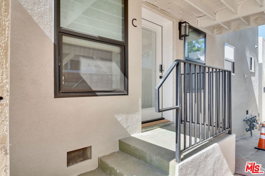 Townhouse for rent at 918 N San Vicente Boulevard C, West Hollywood, CA featuring 1 bed and 1 bath