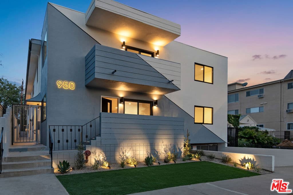 Apartment for rent at 950 Havenhurst Drive 3, West Hollywood, CA featuring 3 beds and 2 baths