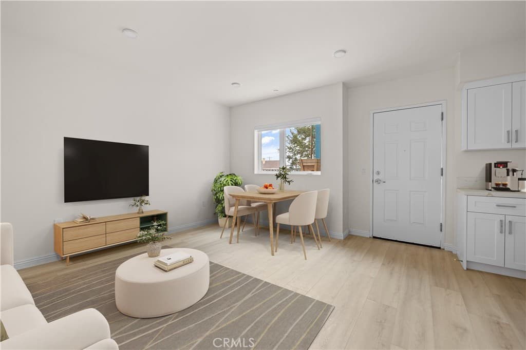 Residential Lease for rent at 1818 S Norton Avenue 302, Los Angeles, Los Angeles County, CA featuring 2 beds and 2 baths