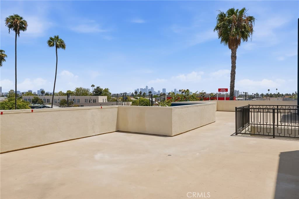 Residential Lease for rent at 1818 S Norton Avenue 303, Los Angeles, Los Angeles County, CA featuring 2 beds and 2 baths