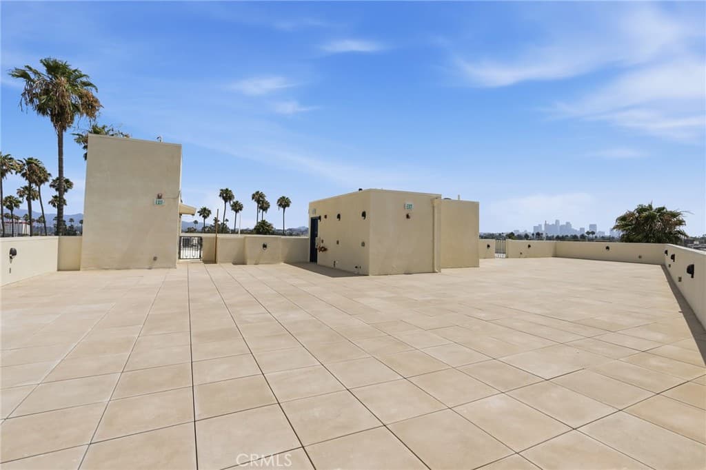 Residential Lease for rent at 1818 S Norton Avenue 403, Los Angeles, Los Angeles County, CA featuring 3 beds and 2 baths