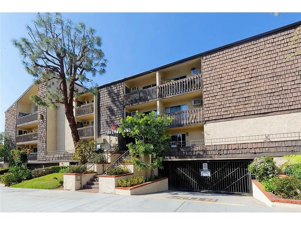 Condominium for rent at 365 Burchett Street 110, Glendale, CA featuring 1 bed and 1 bath