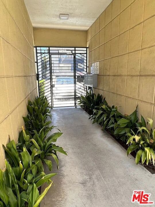 Condominium for rent at 924 N Curson Avenue 4, West Hollywood, CA featuring 1 bed and 1 bath