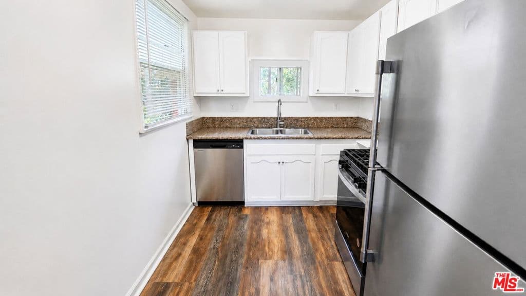Condominium for rent at 419 La Colina Drive 4, Inglewood, CA featuring 1 bed and 1 bath