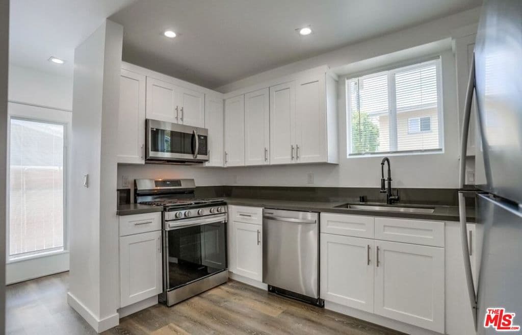 Apartment for rent at 869 Glenway Drive 8, Inglewood, CA featuring 2 beds and 2 baths