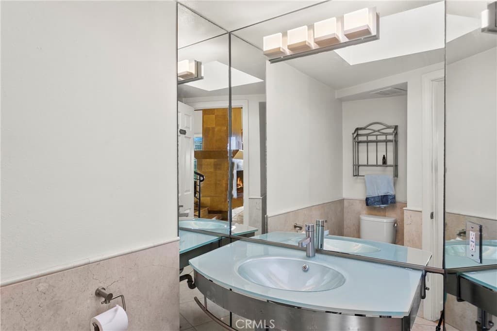 Single Family Residence for rent at 207 La Jolla, Newport Beach, CA featuring 4 beds and 3 baths