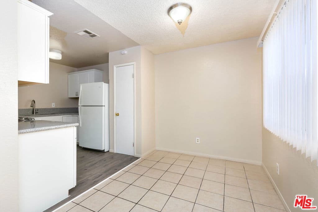 Condominium for rent at 550 E Avenue H14, Lancaster, CA featuring 2 beds and 1 bath