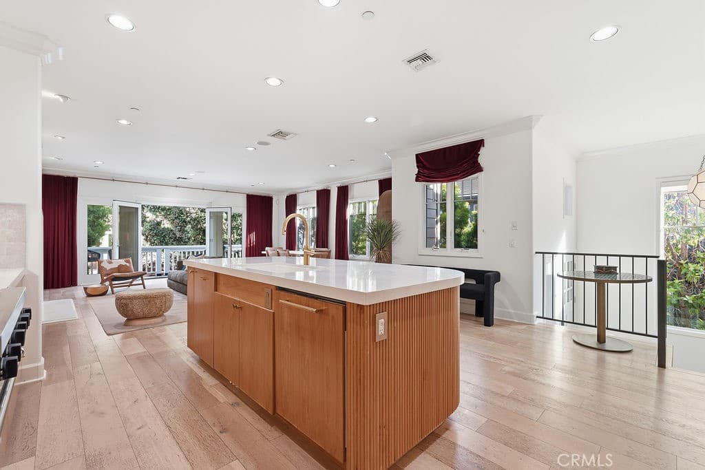 Single Family Residence for rent at 133 Hollister, Santa Monica, CA featuring 3 beds and 4 baths