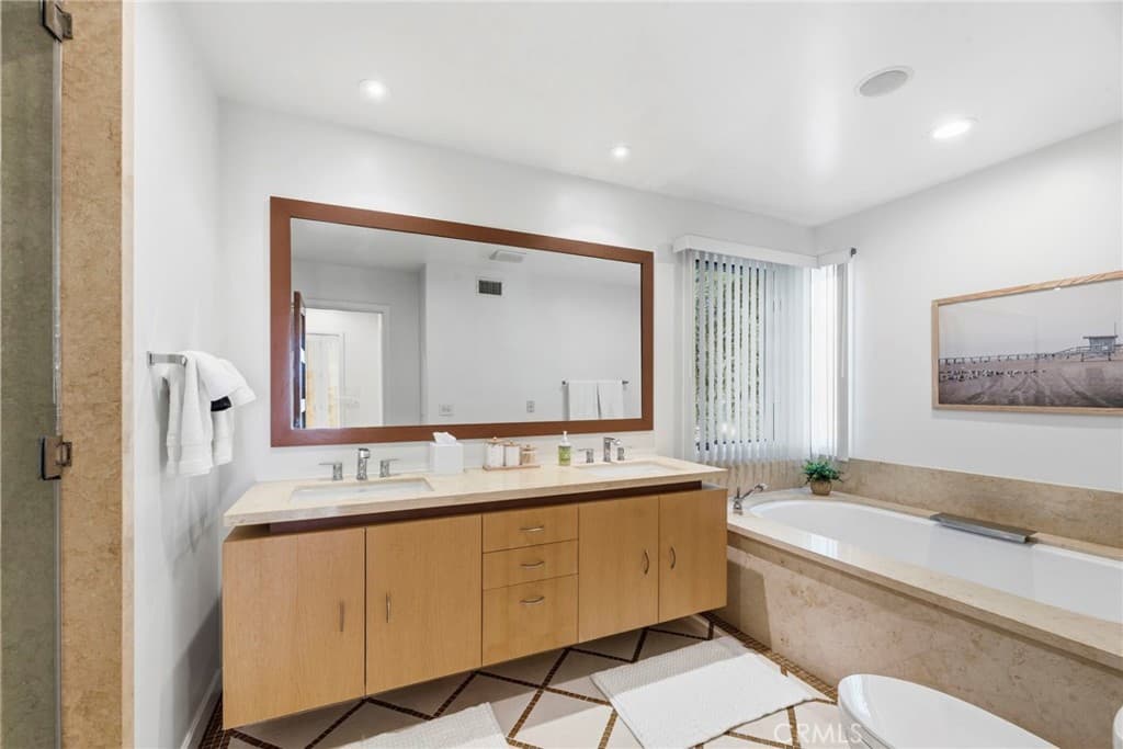 Single Family Residence for rent at 2242 Circle, Hermosa Beach, CA featuring 3 beds and 4 baths