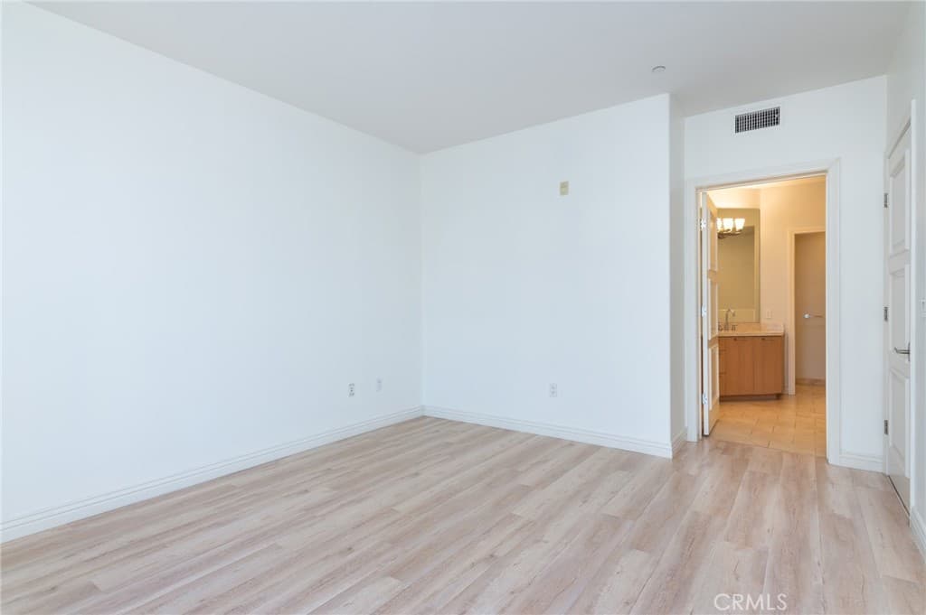 Condominium for rent at 268 Caruso Avenue, Glendale, CA featuring 2 beds and 1 bath