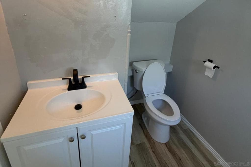 Residential Lease for rent at 2578 L St #1, San Diego, San Diego County, CA and 1 bath