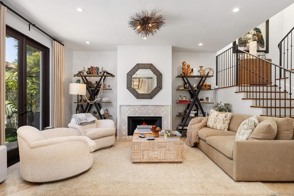 Residential Lease for rent at 227 Neptune Ave, Encinitas, San Diego County, CA featuring 4 beds and 3 baths